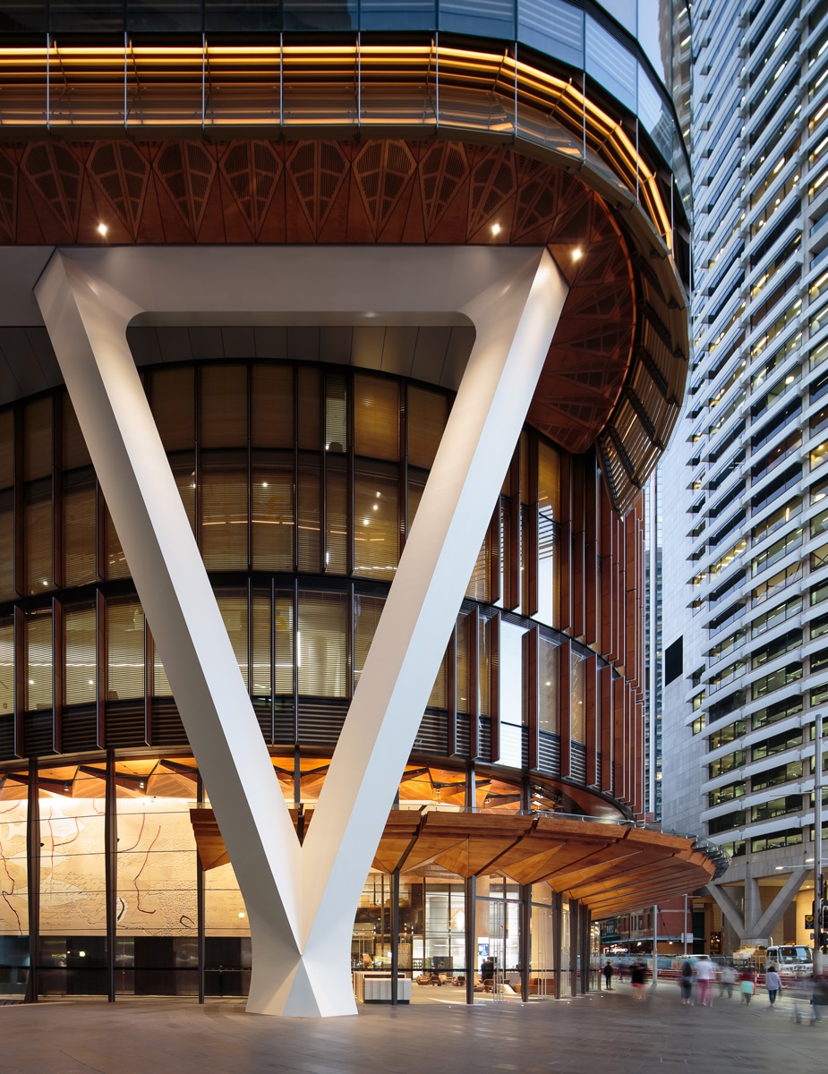Panneaux de bois naturel Parklex Prodema sur la façade du Centre EY de Sydney, par FJMT