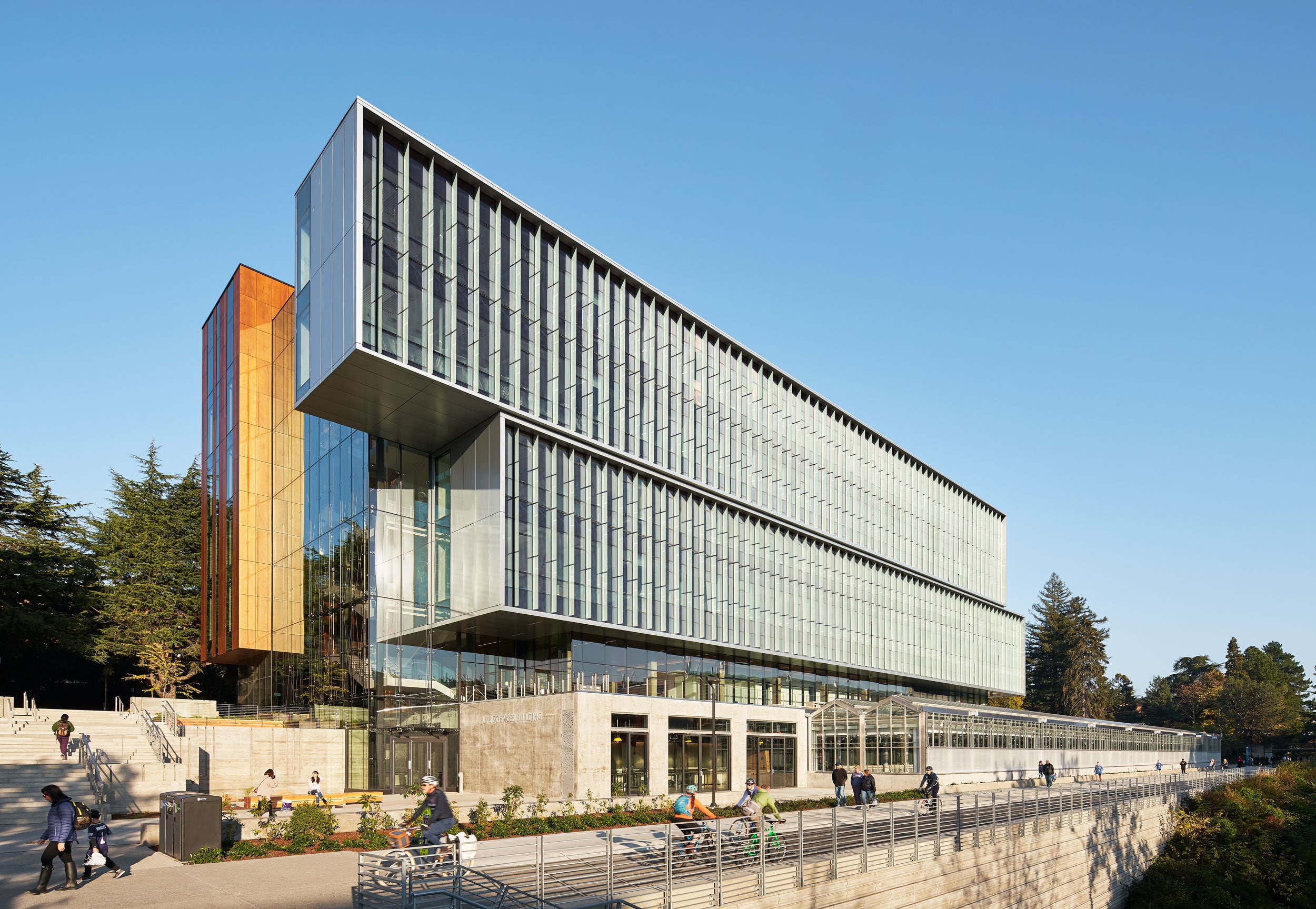 Parklex Prodema natural timber panels on the façade of the Life Sciences Building, University of Washington, designed by Perkins+Will.