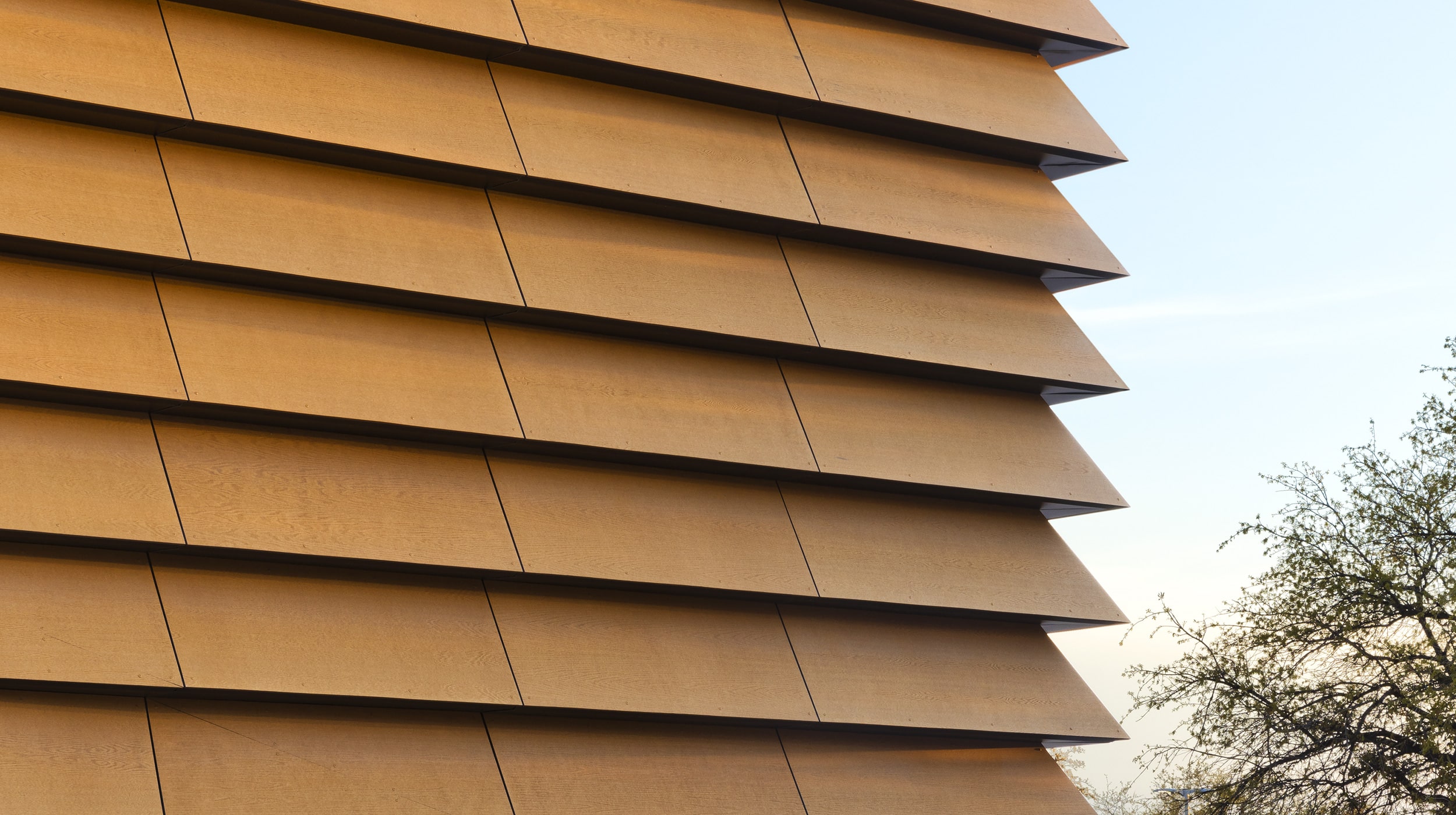 High-performance natural wood panels for facades, ceilings, floors, interior and exterior cladding.