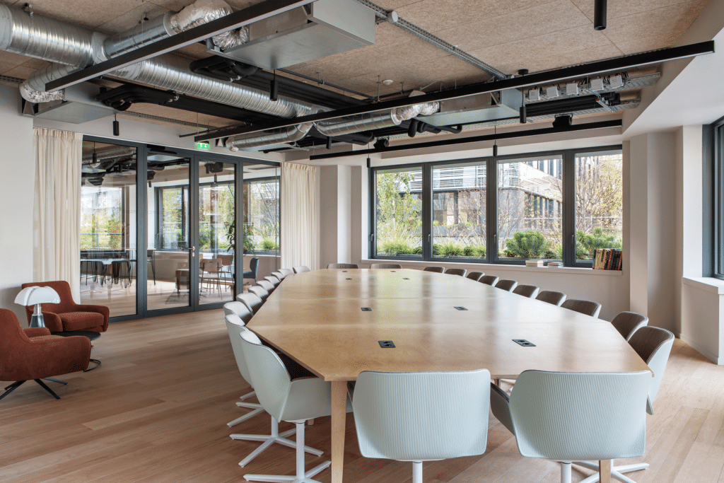 2022-NidaOffices-RAAM-Floor-AmericanOak-Walnut-Maple-03