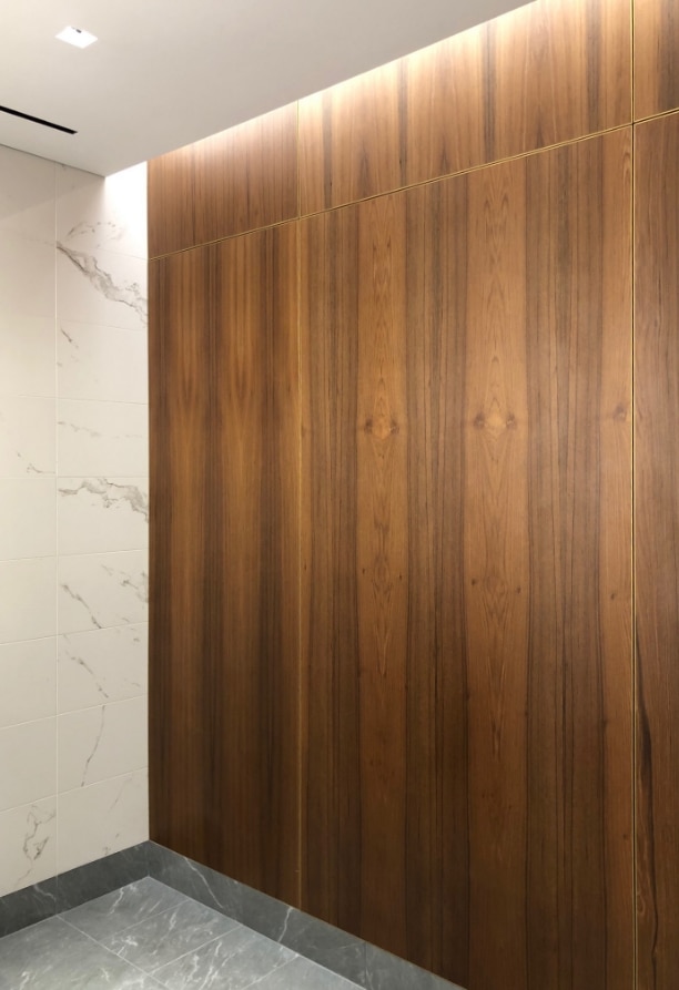 Parklex Prodema natural timber panelling in the bathrooms at 50 Hudson Yards in New York, by Foster + Partners
