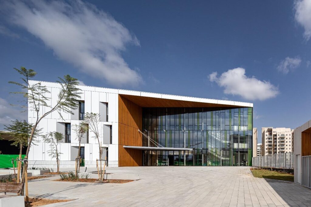 Naomi Shemer Elementary School, diseñado por Regavim+Architecte