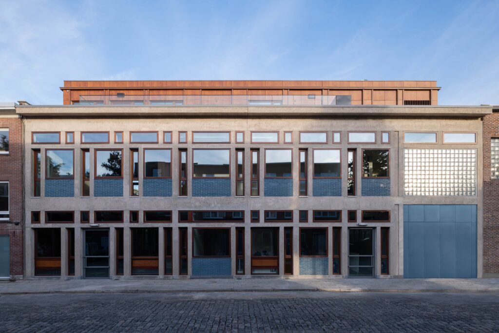 KDV Apollostraat, por Jul De Roover / Tono de madera: Rustik Matte